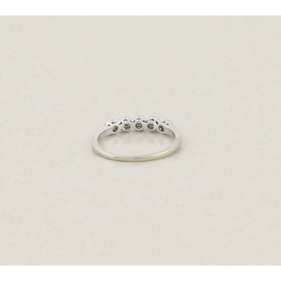 10k White Gold Diamond Flower Band Ring Stackable Size 7 1/4 - Picture 7 of 7